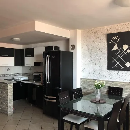Veselinka Apartments & Rooms *