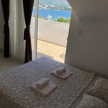 Apartment Veselinka Apartments & Rooms